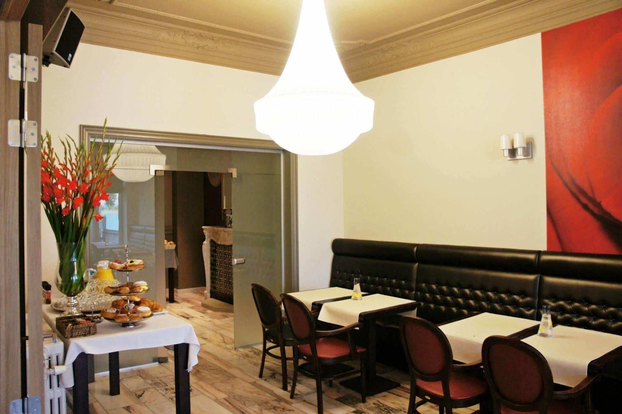 Belrom Hotel Sint-Truiden Exterior photo